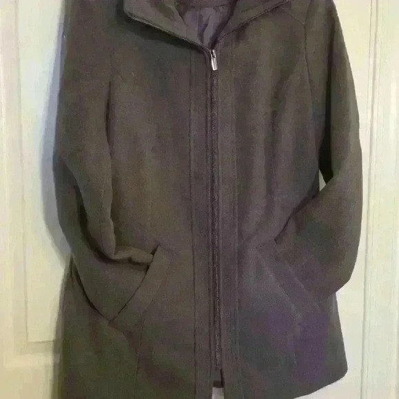 Small Gray Faded glory wool coat, length 28" and P2P length is 19" - Picture 10 of 12